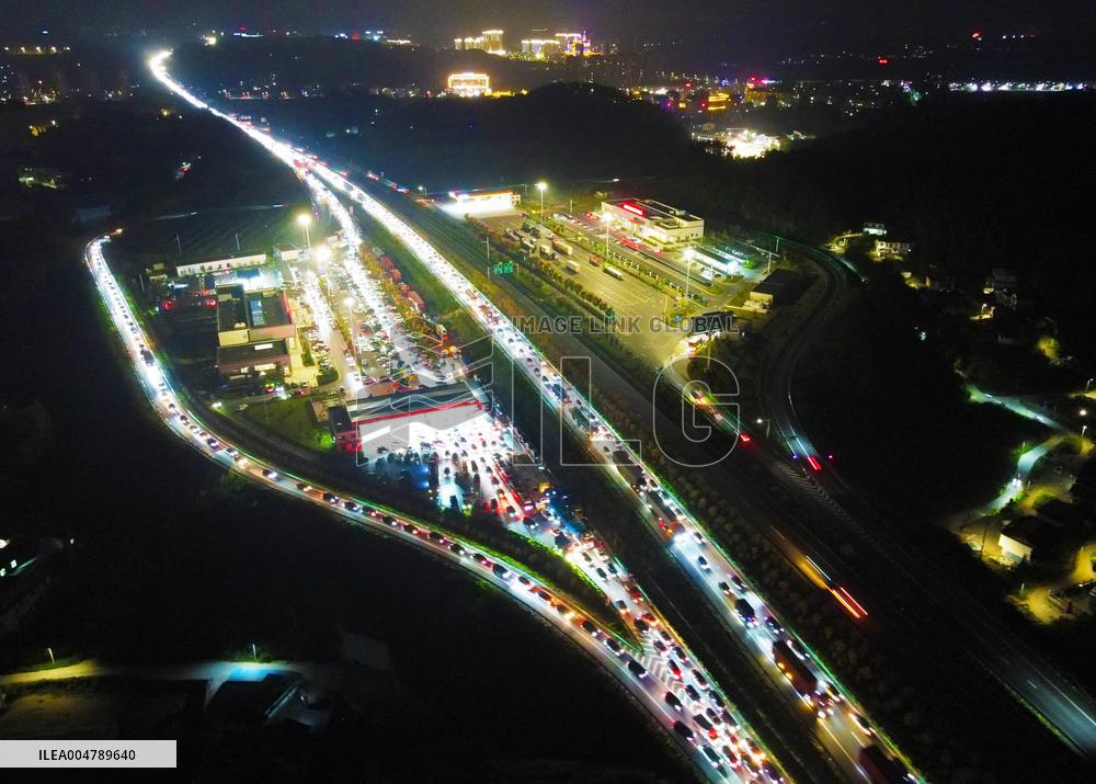 Shanghai-Wuhan Expressway Heavy traffic