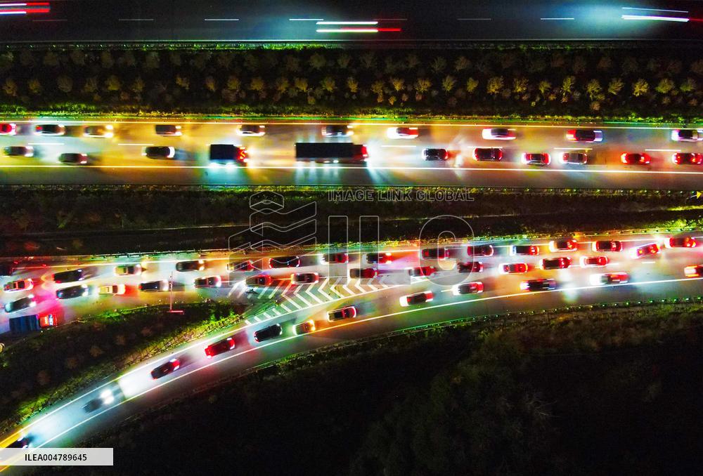 Shanghai-Wuhan Expressway Heavy traffic
