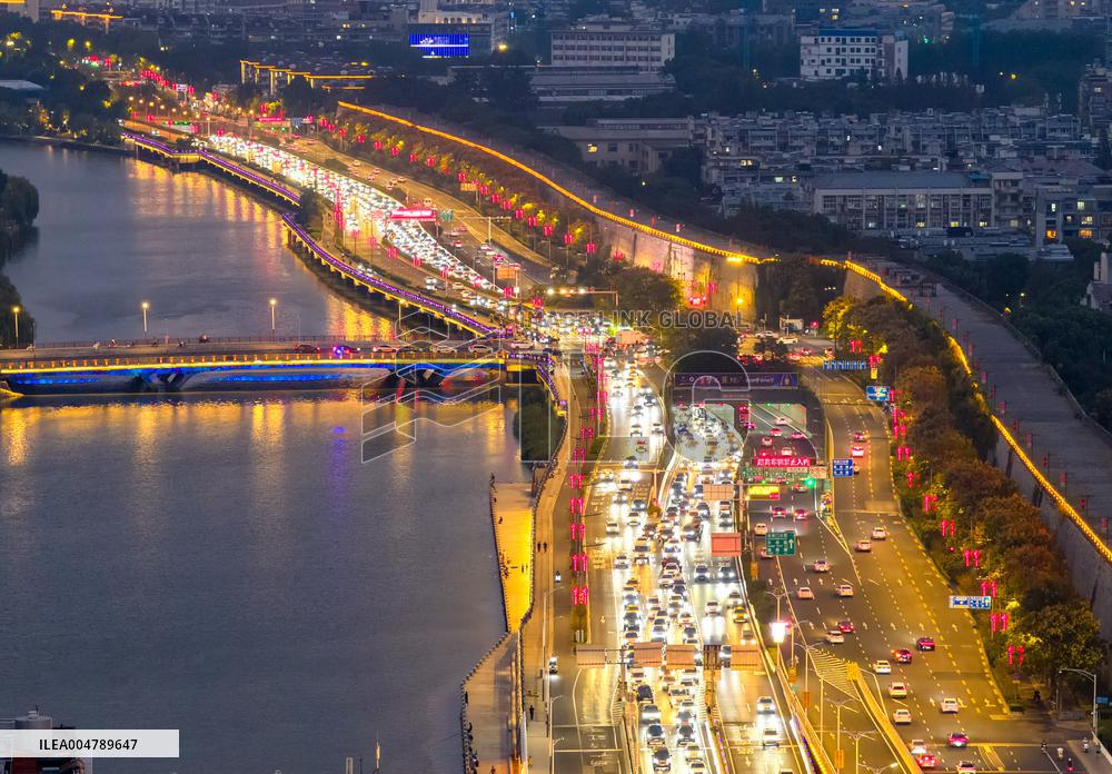 Returning Vehicles Moving Slowly in Nanjing