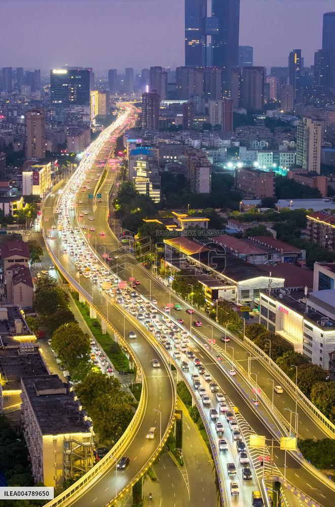 Returning Vehicles Moving Slowly in Nanjing