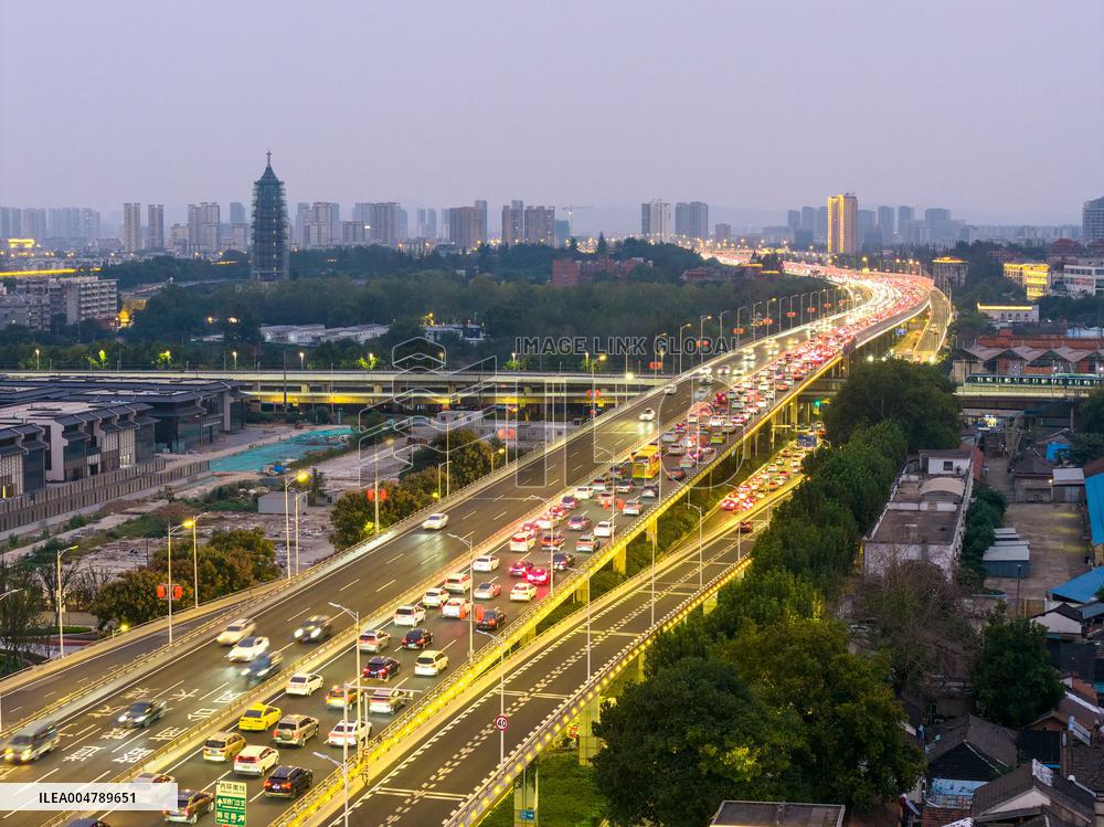 Returning Vehicles Moving Slowly in Nanjing