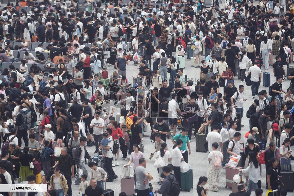 Return Travel Rush of Railway