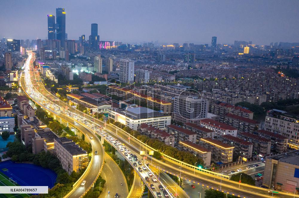 Returning Vehicles Moving Slowly in Nanjing