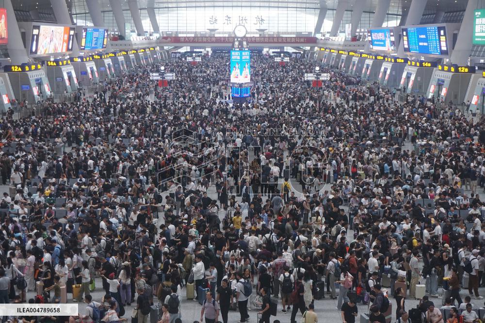 Return Travel Rush of Railway