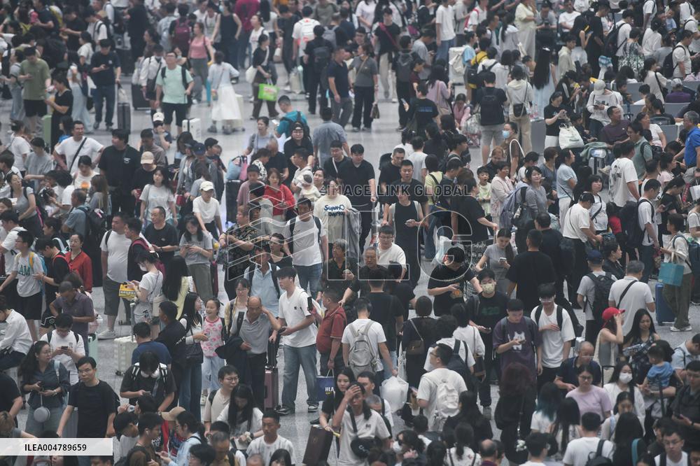 Return Travel Rush of Railway