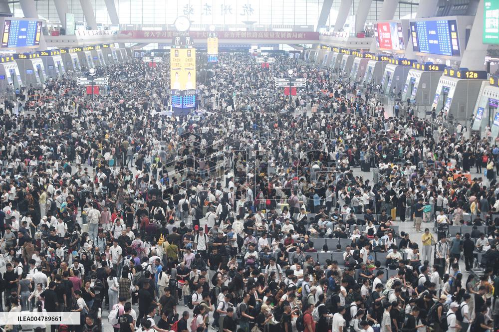 Return Travel Rush of Railway