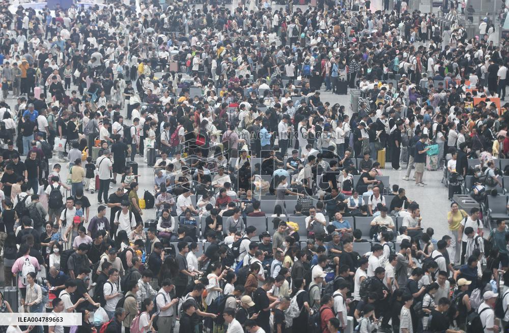 Return Travel Rush of Railway