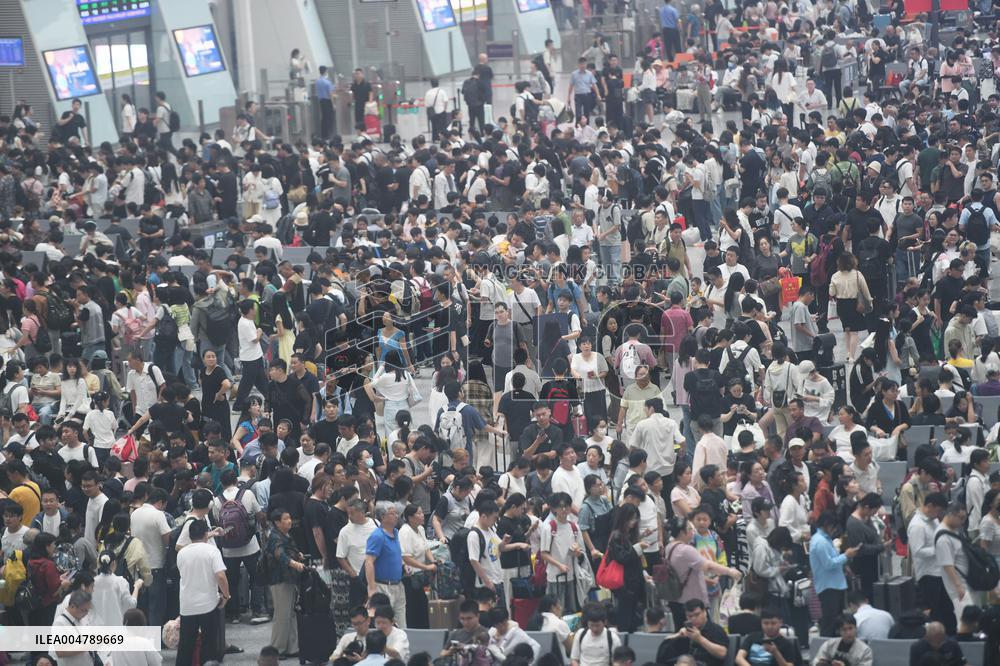 Return Travel Rush of Railway