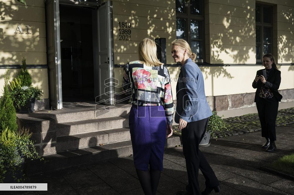 Ulkoministeri Elina Valtonen tapaa Islannin ulkoministerin Thorgerdur Katrin Gunnarsdottirin