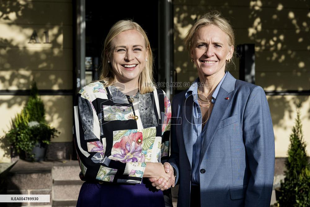 Ulkoministeri Elina Valtonen tapaa Islannin ulkoministerin Thorgerdur Katrin Gunnarsdottirin