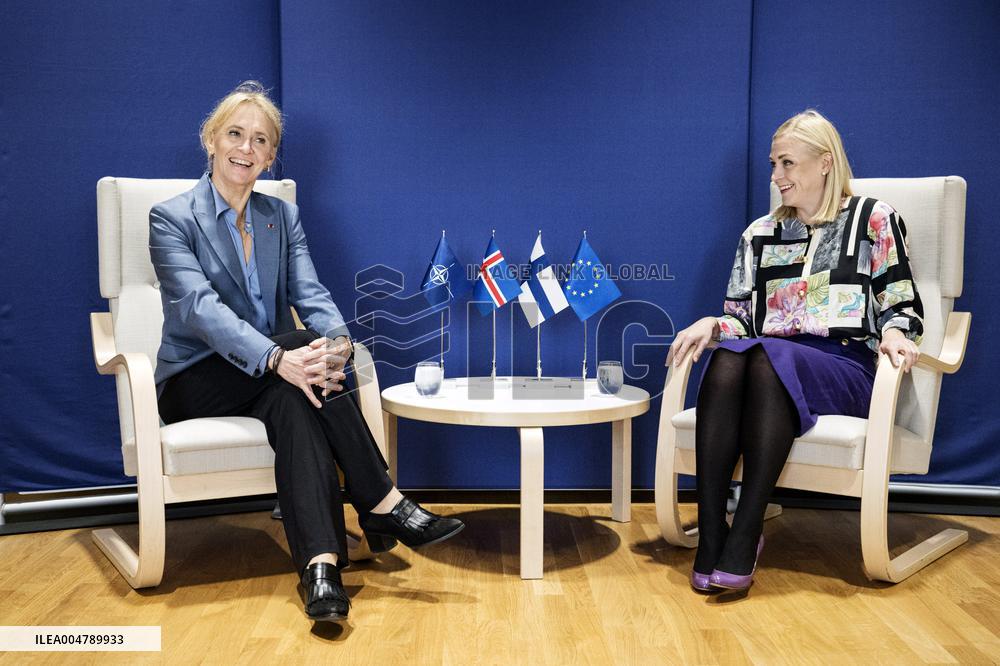 Ulkoministeri Elina Valtonen tapaa Islannin ulkoministerin Thorgerdur Katrin Gunnarsdottirin
