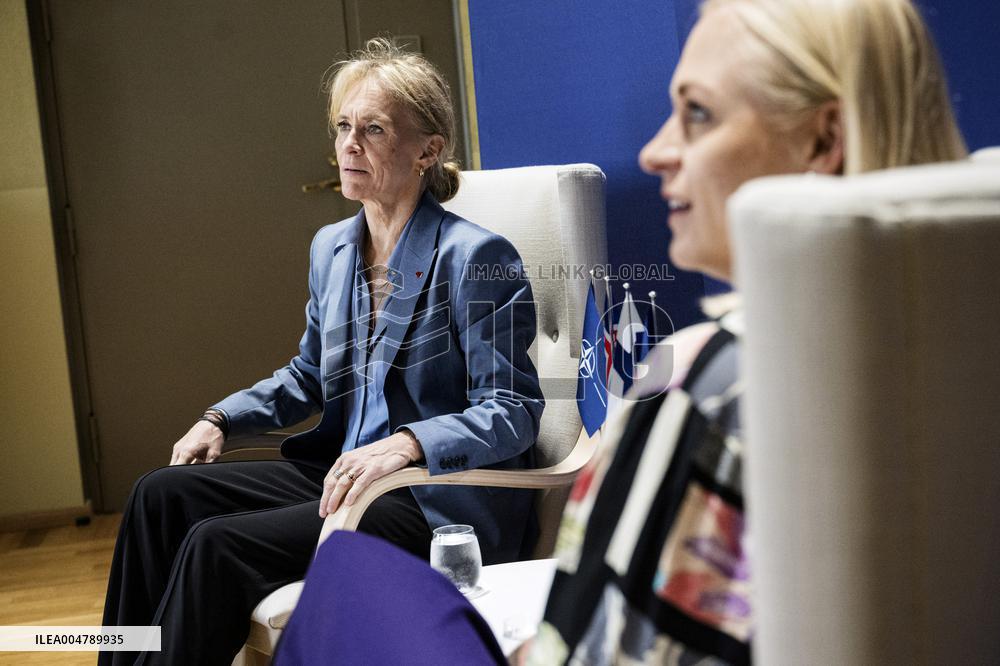 Ulkoministeri Elina Valtonen tapaa Islannin ulkoministerin Thorgerdur Katrin Gunnarsdottirin