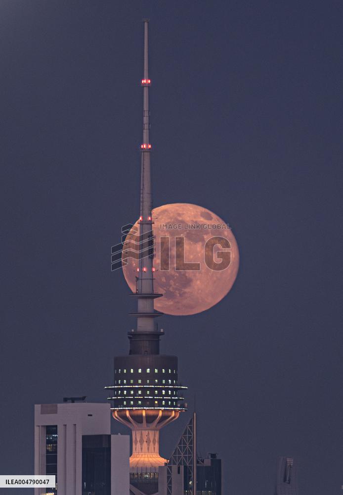 A full Moon Is Seen in Kuwait City