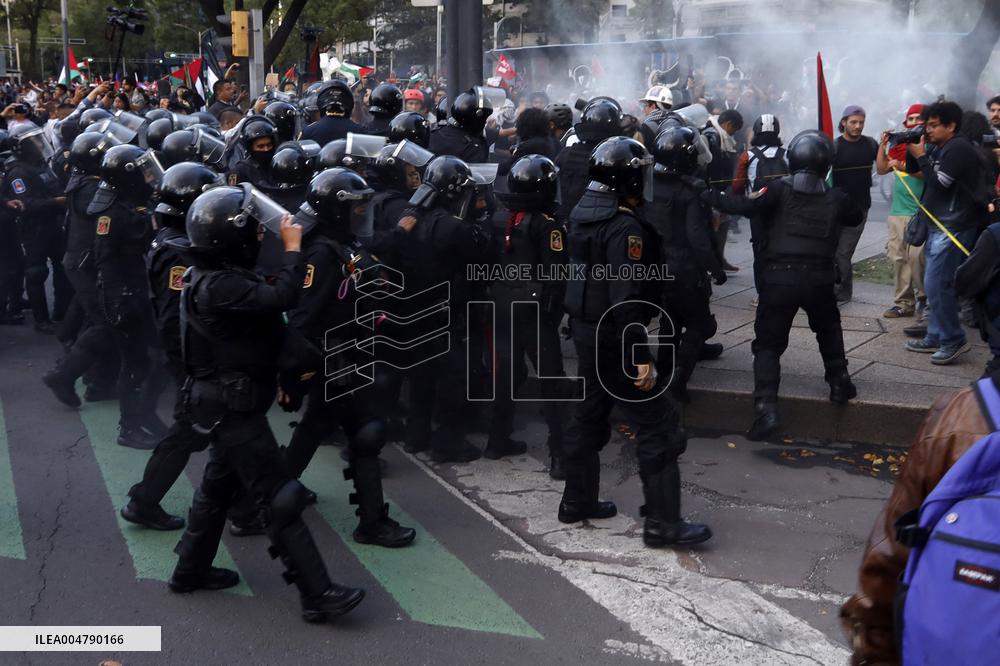 Demonstrator for a Free Palestine State - Mexico City
