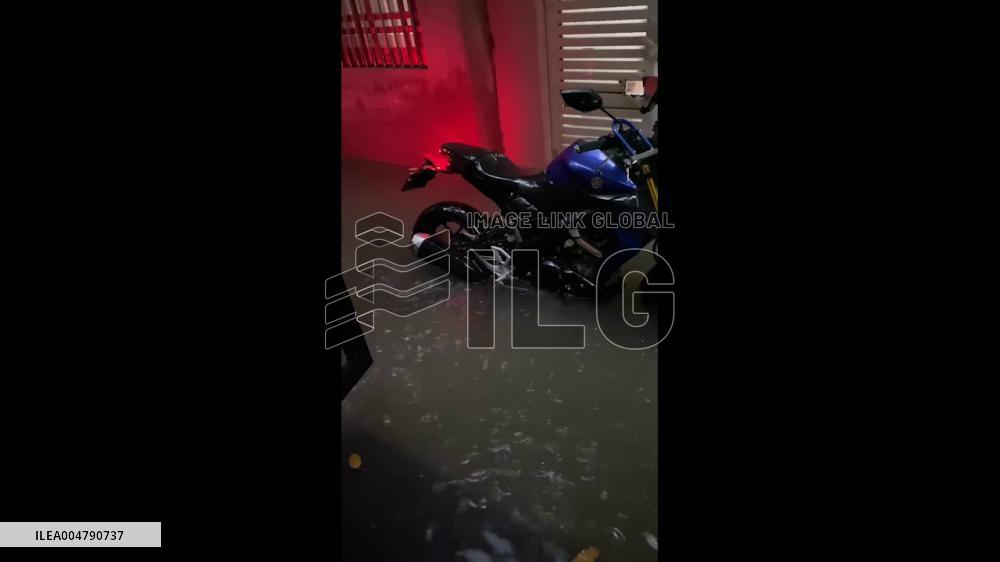 Vietnam: Torrential Rain Causes Flooding, Widespread Chaos in Hanoi 3