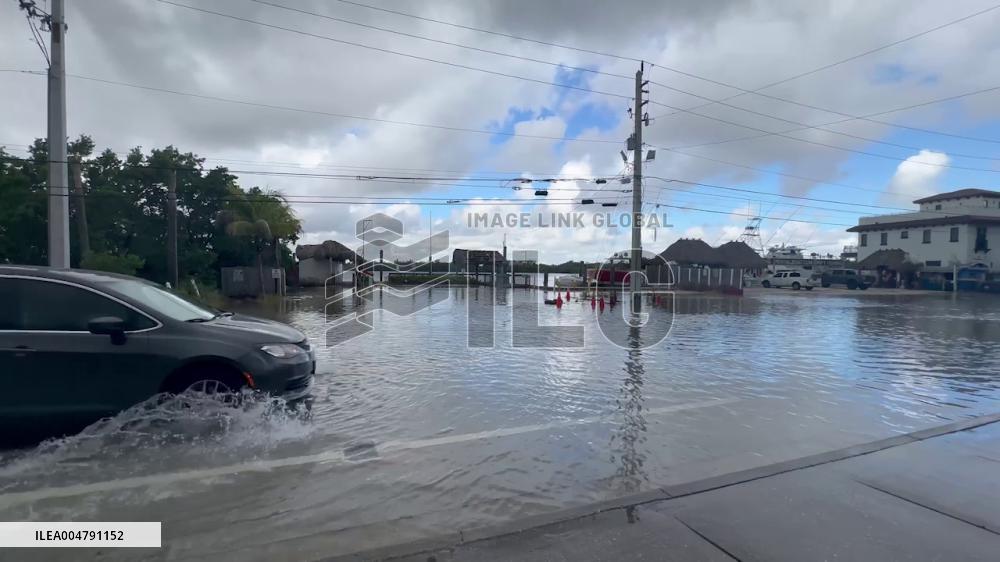 US: King Tide and Supermoon Swell Flood Coastal Streets in South Florida