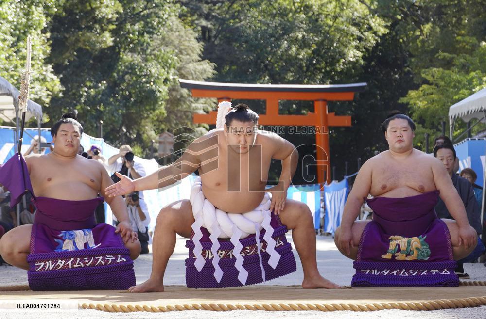 Sumo: ring-entering ritual