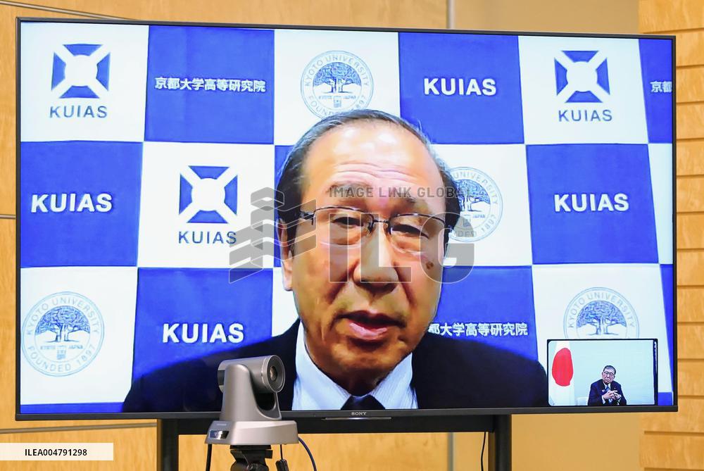 Novel laureate Kitagawa