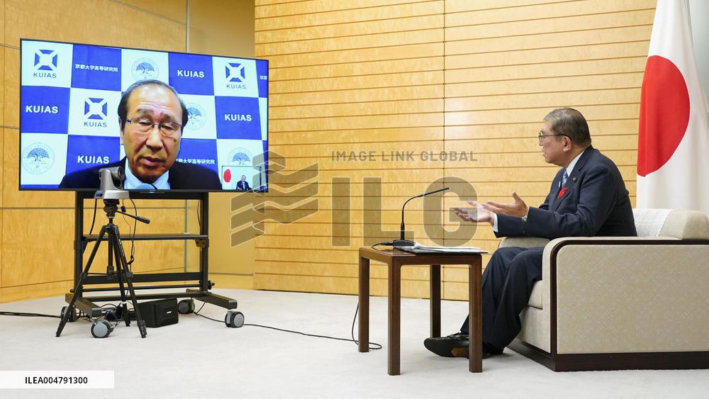 Novel laureate Kitagawa