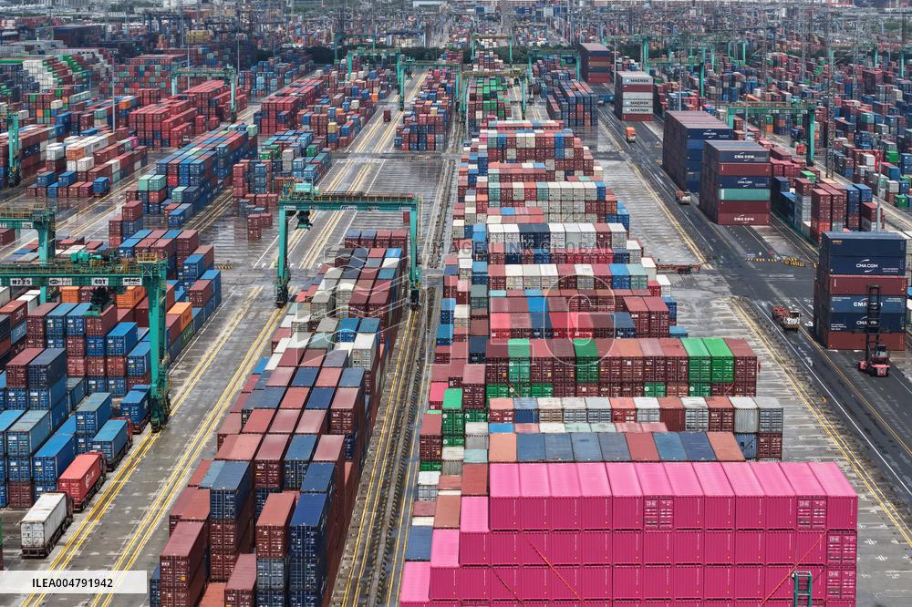 WTO Lowers Global Goods Trade Growth Forecast for 2026