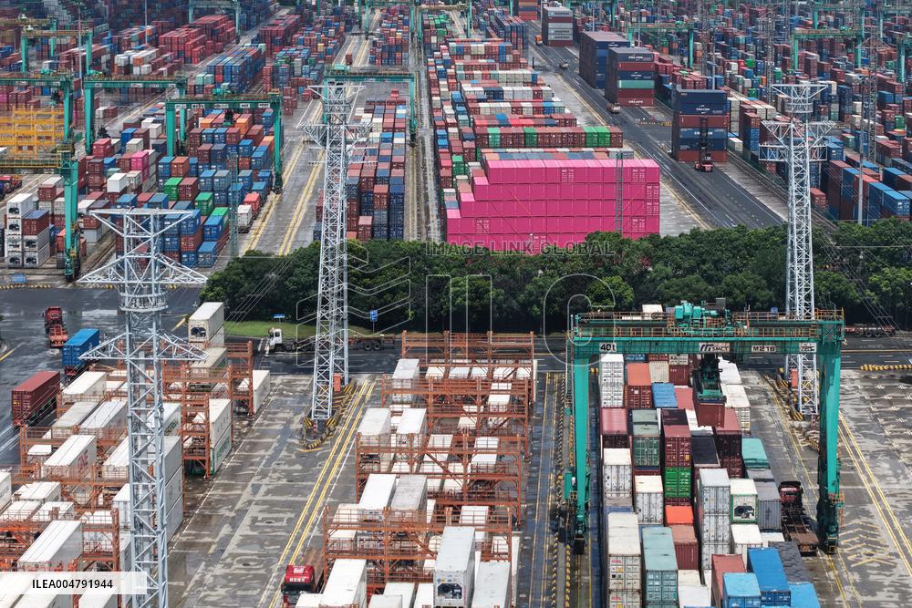 WTO Lowers Global Goods Trade Growth Forecast for 2026