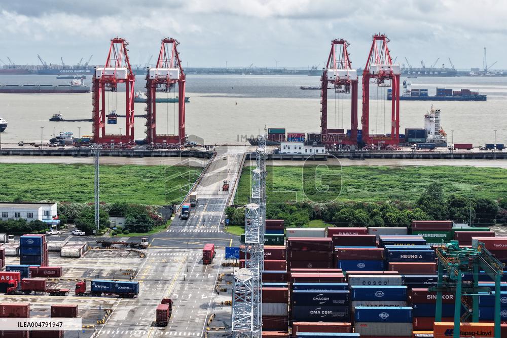 WTO Lowers Global Goods Trade Growth Forecast for 2026