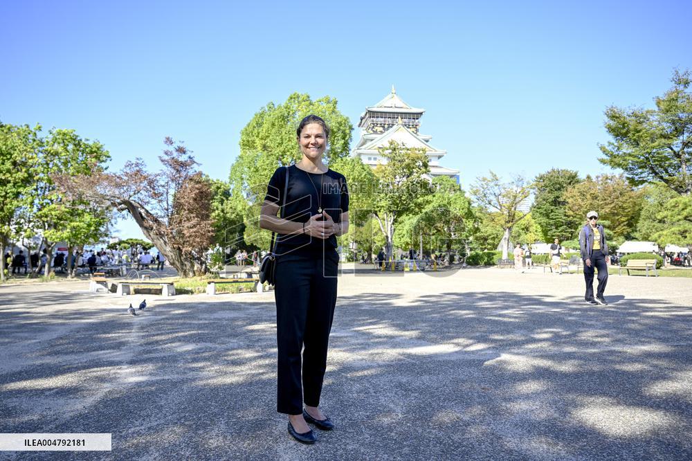 CROWN PRINCESS IN OSAKA CASTLE PARK