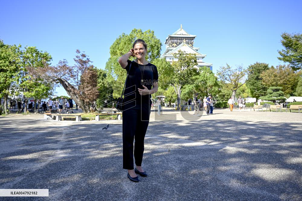 CROWN PRINCESS IN OSAKA CASTLE PARK