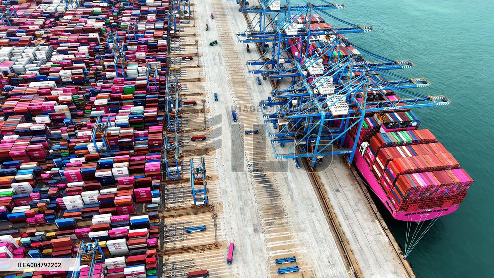 WTO Lowers Global Goods Trade Growth Forecast for 2026