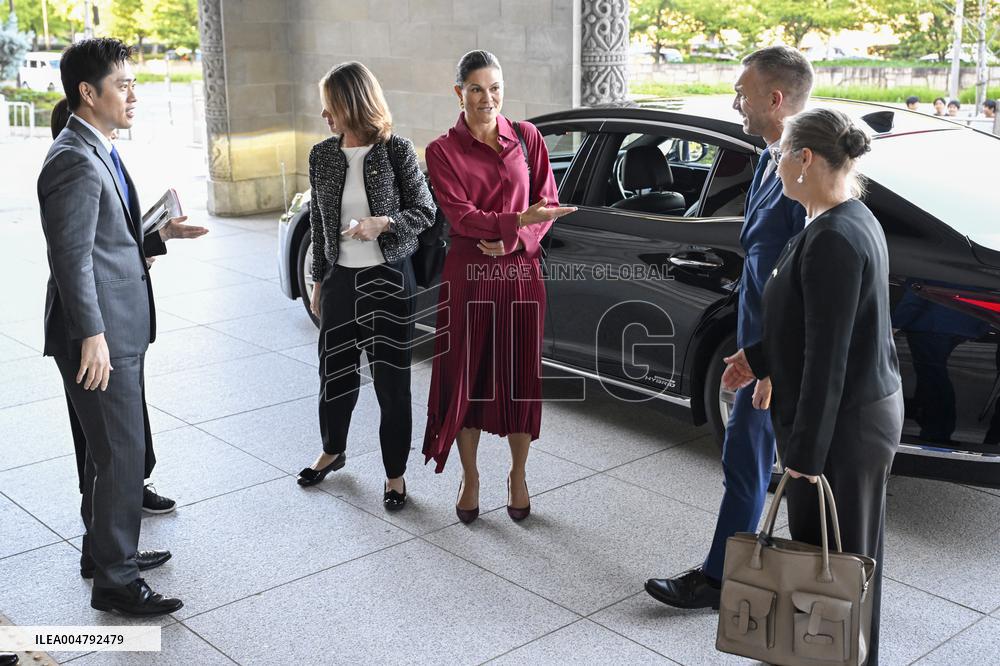 CROWN PRINCESS IN OSAKA