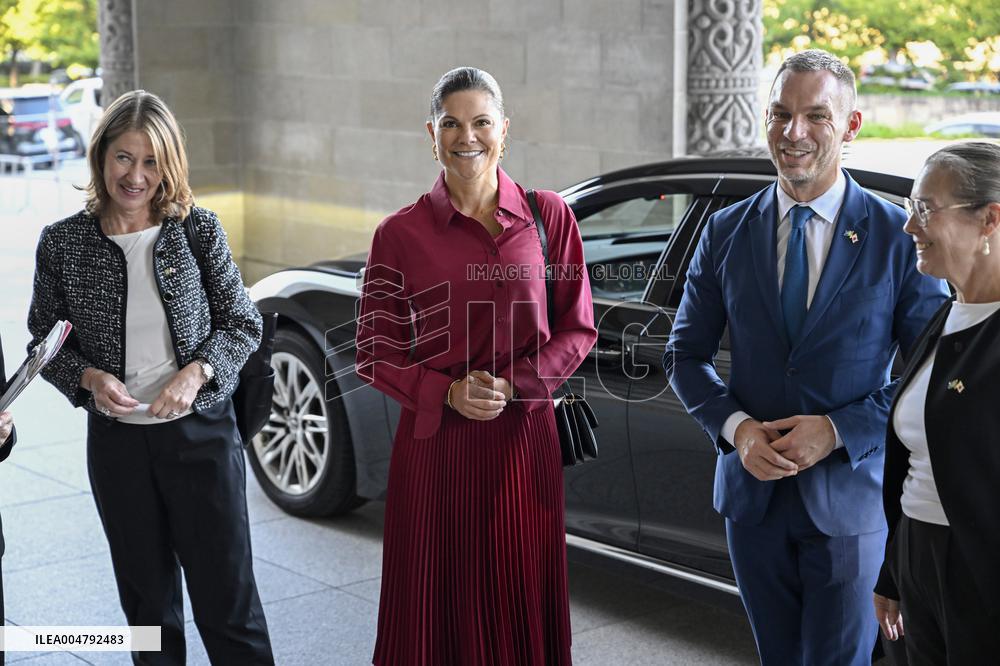 CROWN PRINCESS IN OSAKA