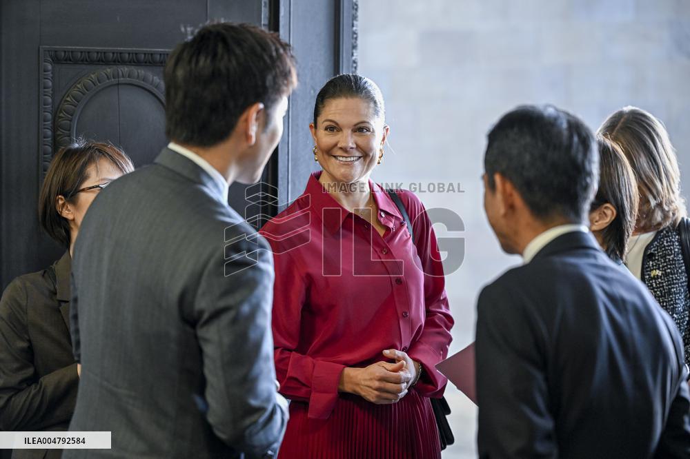 CROWN PRINCESS IN OSAKA