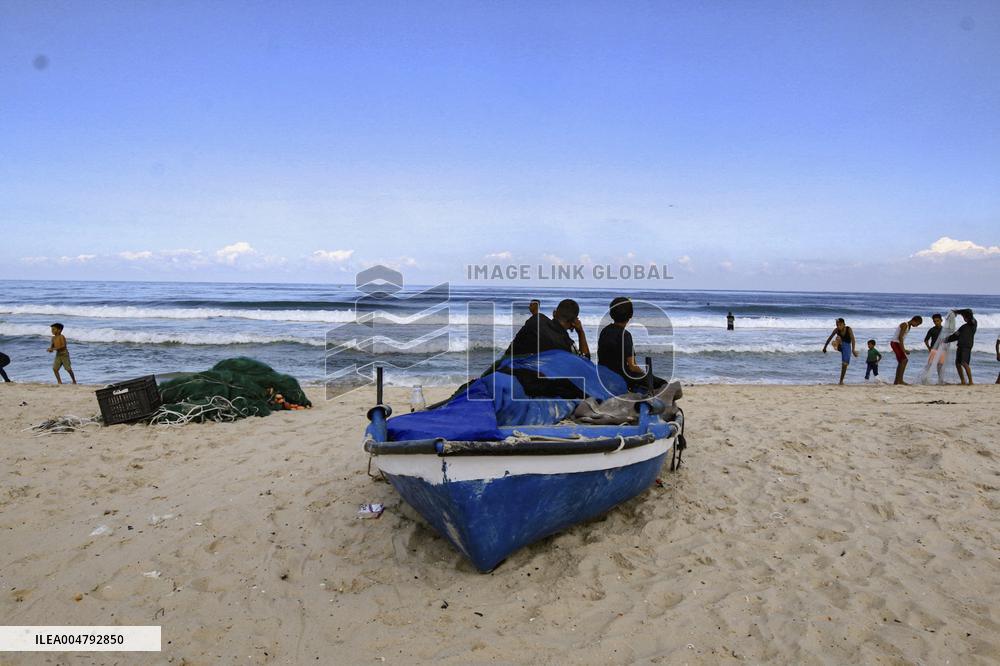 Gaza Fishermen Seek Livelihood Daily
