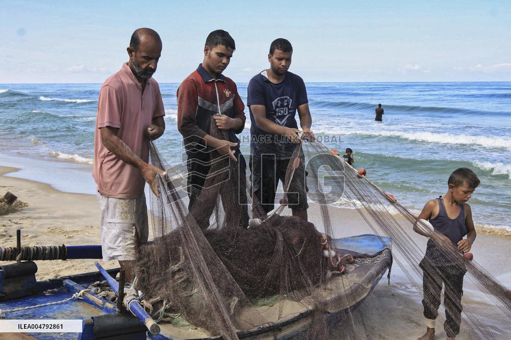Gaza Fishermen Seek Livelihood Daily