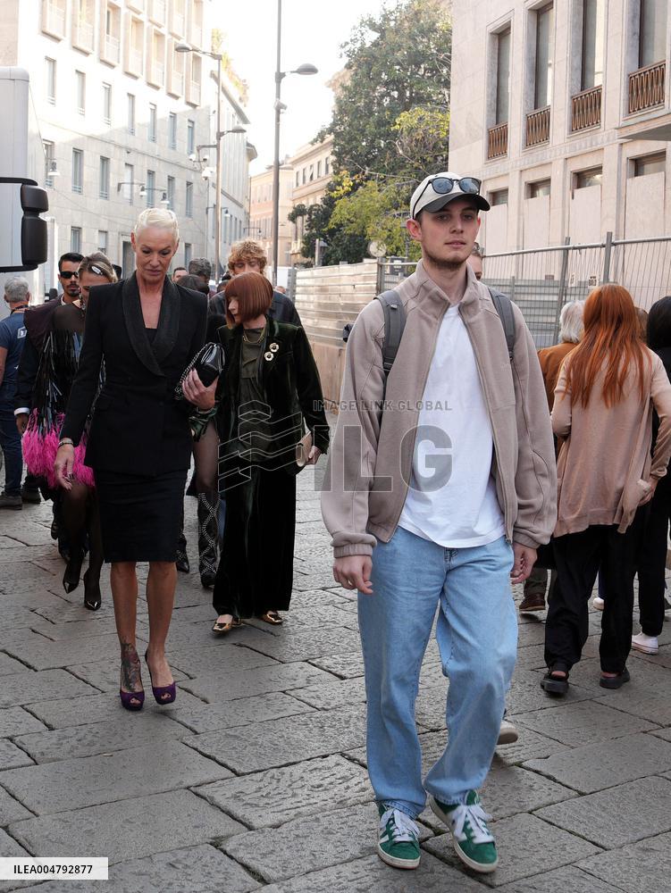Extras Arrive For The Devil Wears Prada 2 - Milan