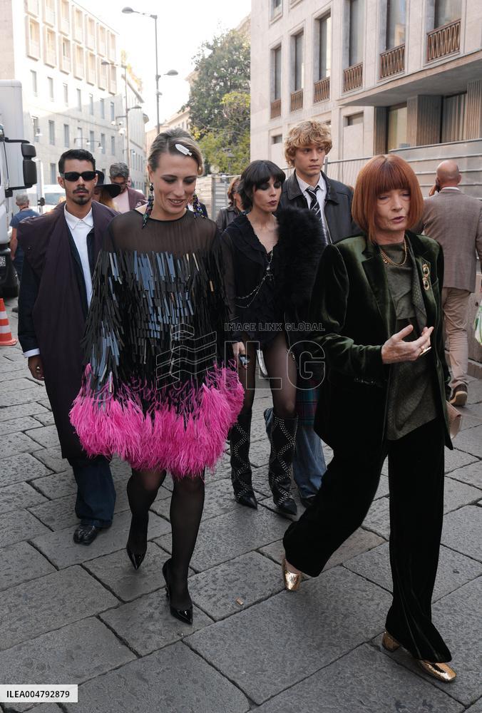 Extras Arrive For The Devil Wears Prada 2 - Milan