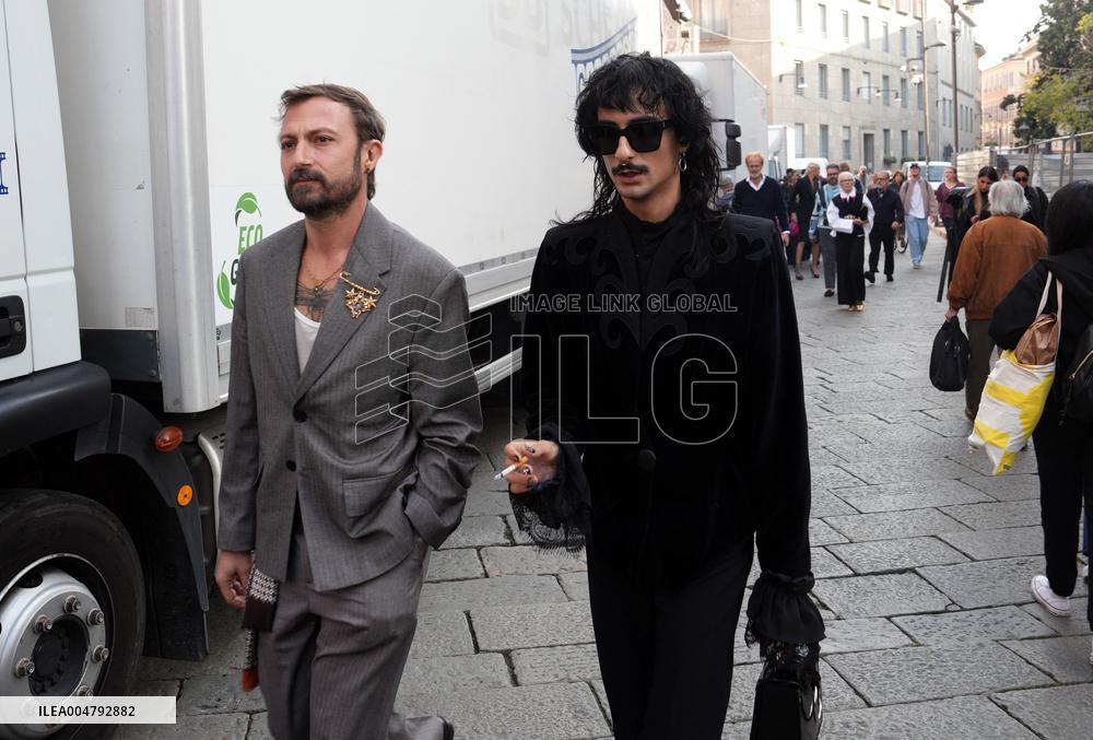 Extras Arrive For The Devil Wears Prada 2 - Milan