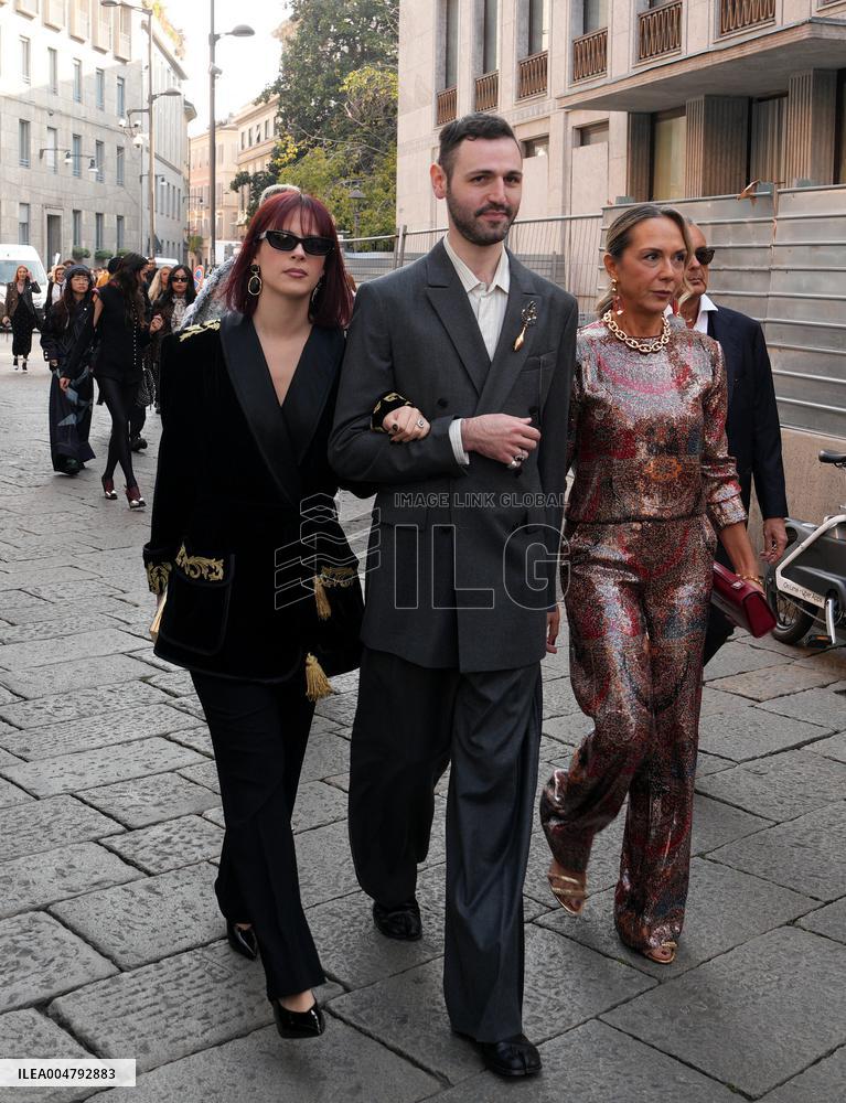 Extras Arrive For The Devil Wears Prada 2 - Milan