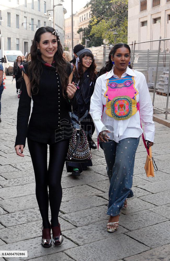 Extras Arrive For The Devil Wears Prada 2 - Milan