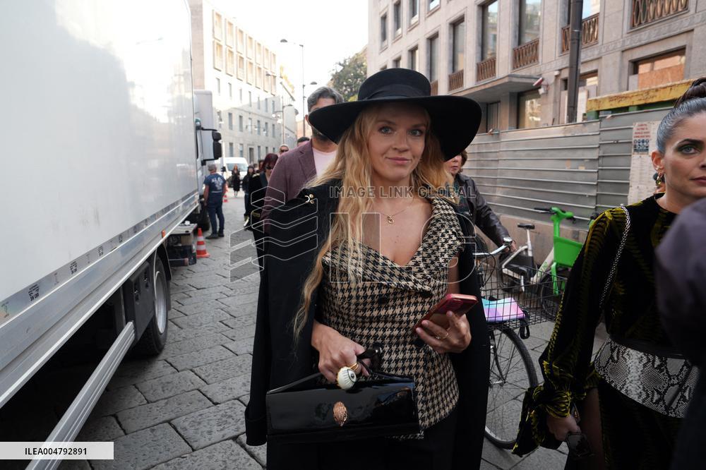 Extras Arrive For The Devil Wears Prada 2 - Milan