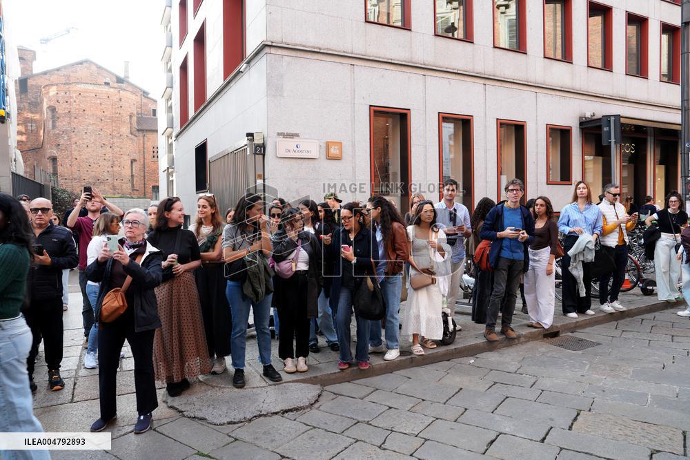 Extras Arrive For The Devil Wears Prada 2 - Milan