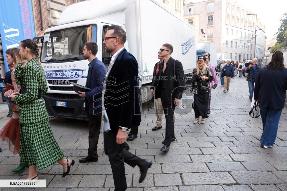 Extras Arrive For The Devil Wears Prada 2 - Milan