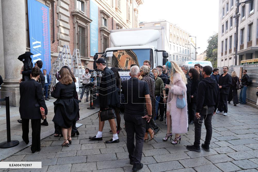 Extras Arrive For The Devil Wears Prada 2 - Milan