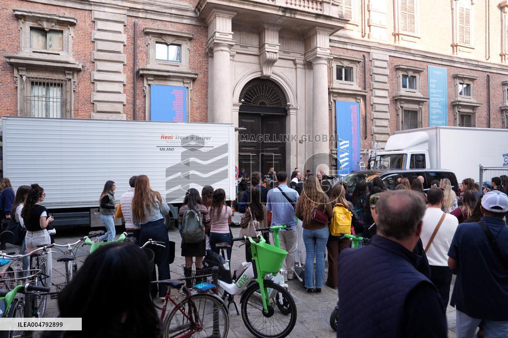 Extras Arrive For The Devil Wears Prada 2 - Milan