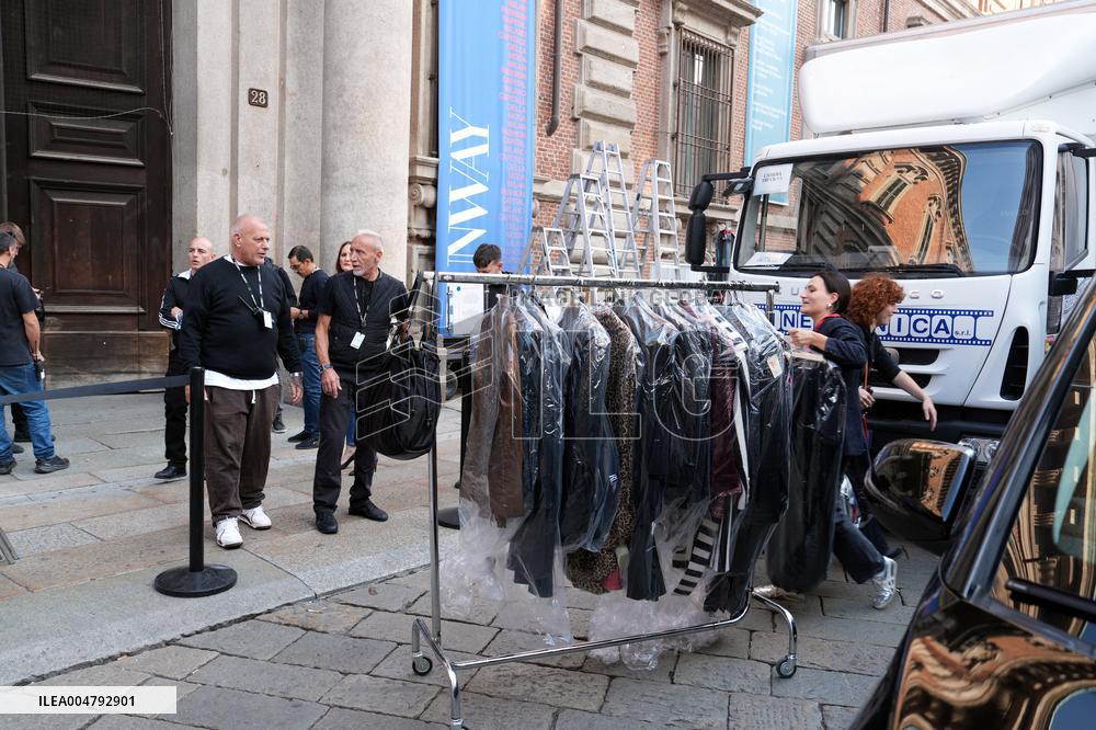 Extras Arrive For The Devil Wears Prada 2 - Milan