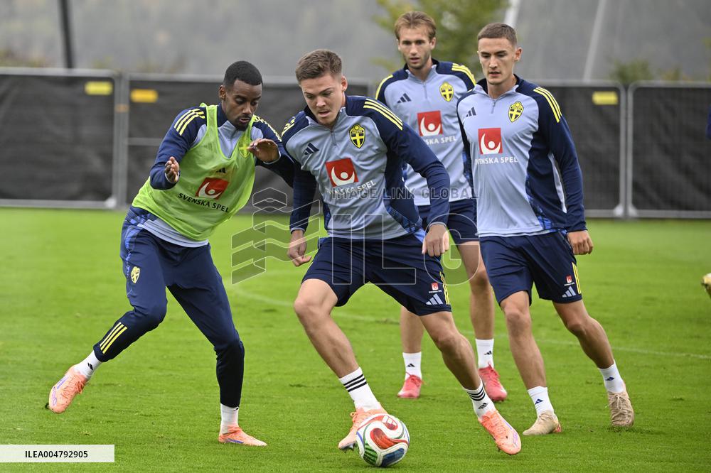 ALEXANDER ISAK SWEDEN NATIONAL TEAM