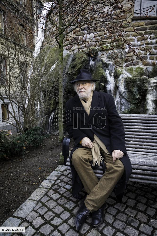 LASZLO KRASZNAHORKAI