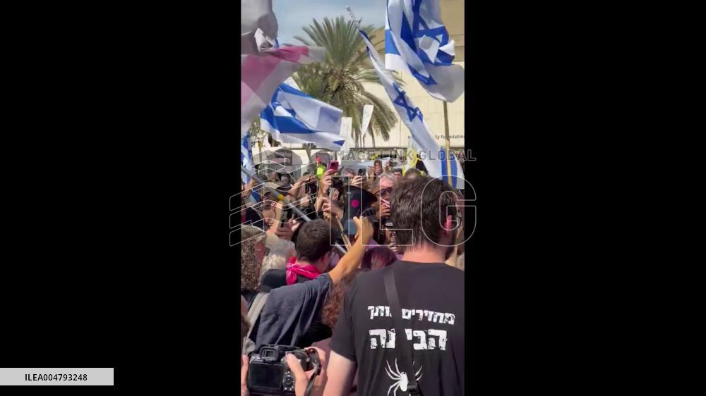 Israel: Celebrations Erupt in Hostages Square in Tel Aviv Following Ceasefire Deal