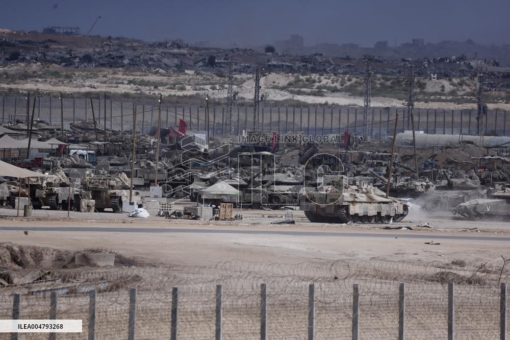 Troops Prepare For Ceasefire Along Gaza Border - Israel