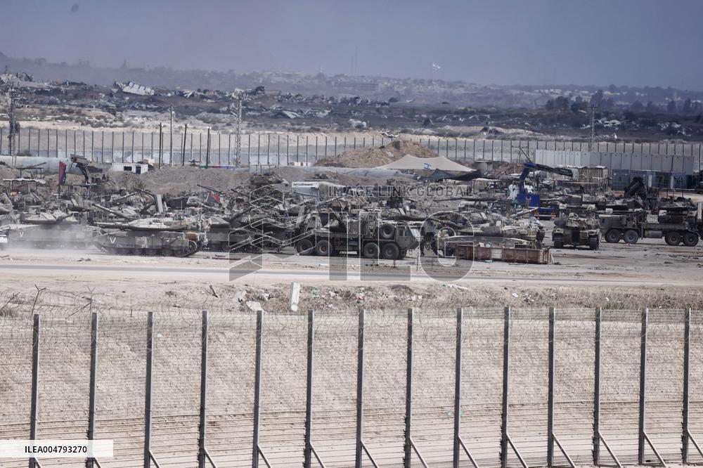 Troops Prepare For Ceasefire Along Gaza Border - Israel